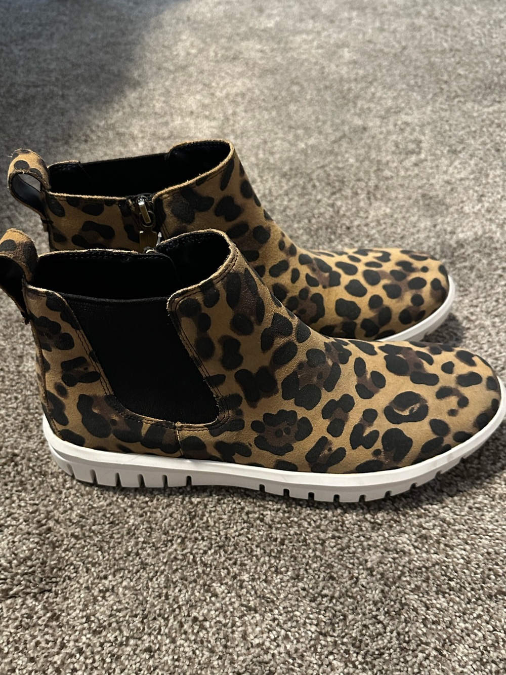 Blondo Leopard Print Waterproof Chelsea Ankle Boots Size 10 Lug Sole animal